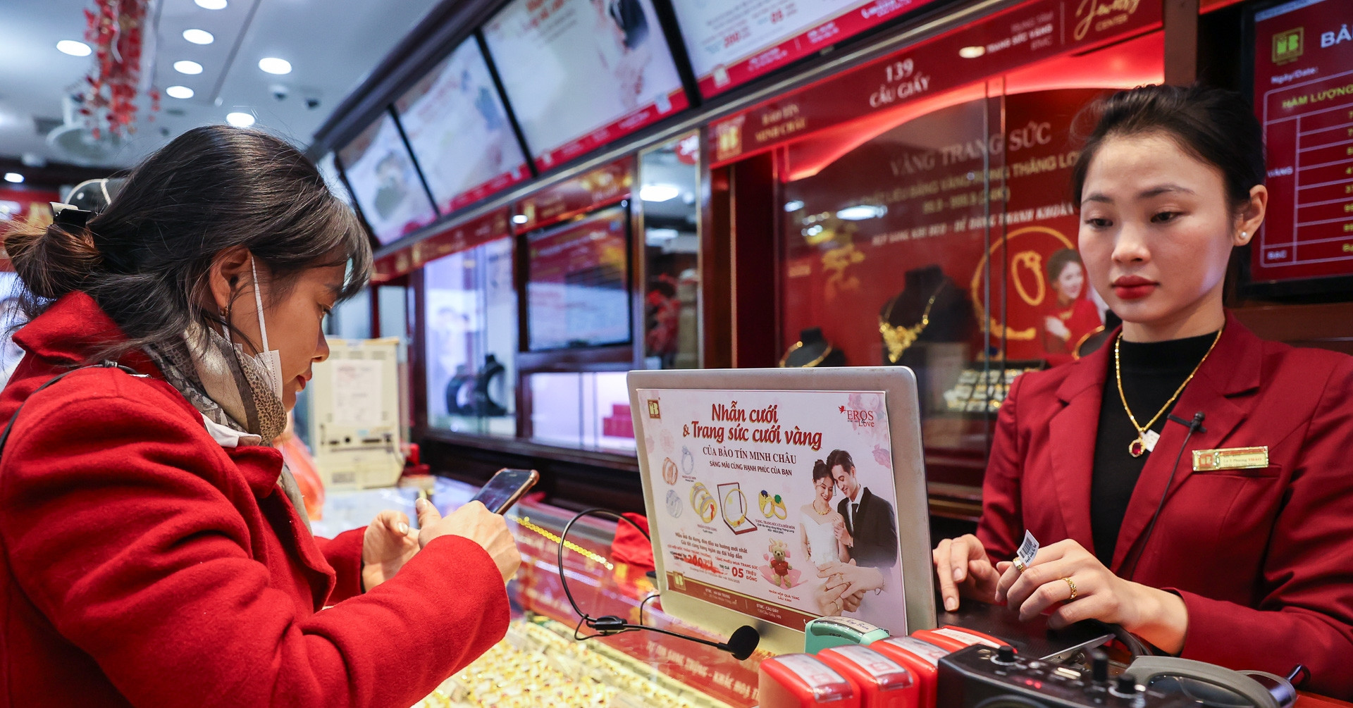 Giá vàng tụt hàng chục triệu/lượng, điều nhà đầu tư không thể bỏ qua