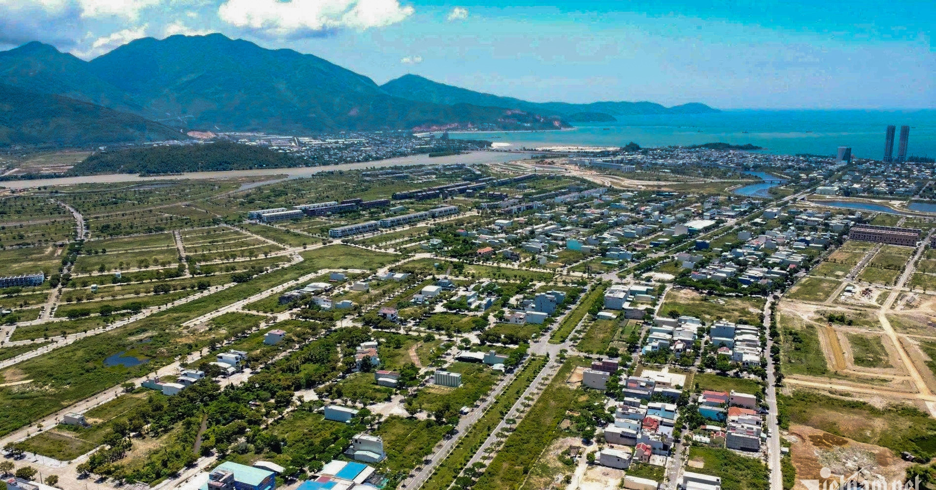 Nhà đầu tư ở Hà Nội và TPHCM đổ về, bất động sản Đà Nẵng đang 'nóng lên'