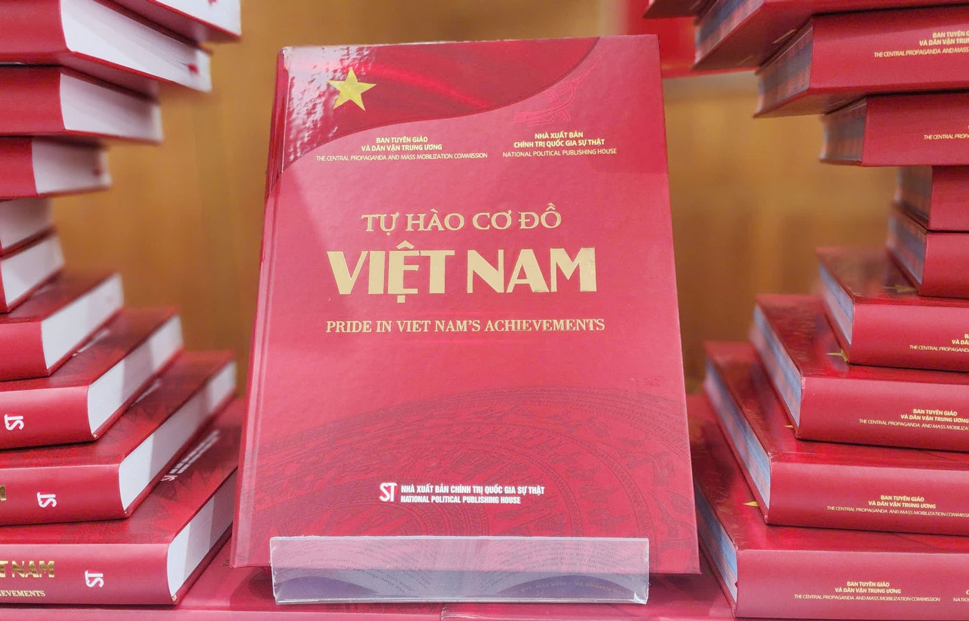 Ra mắt sách 'Tự hào cơ đồ Việt Nam'