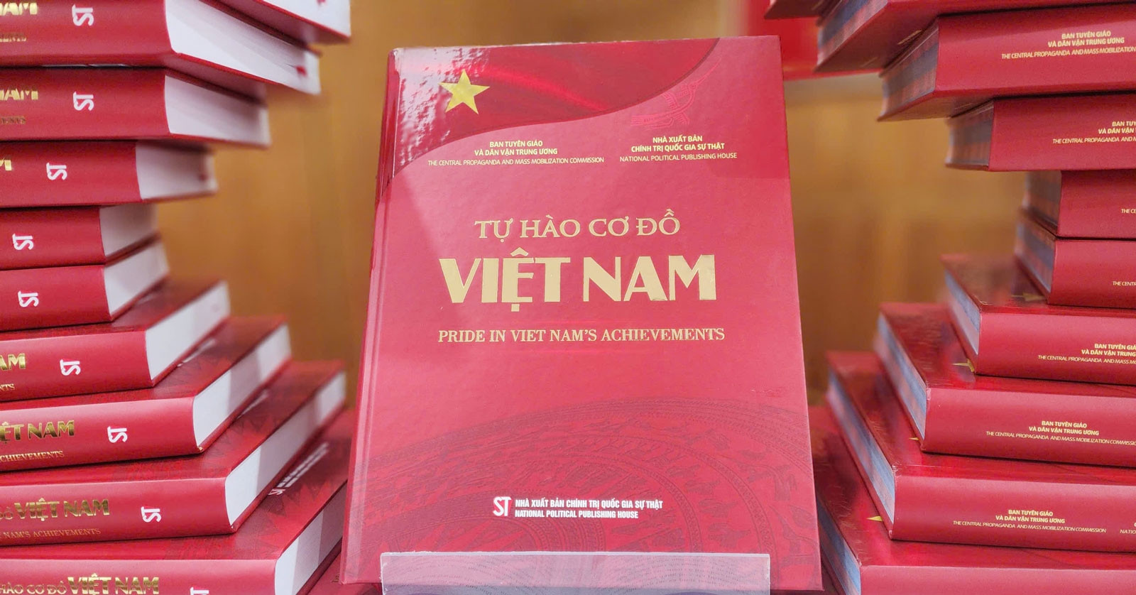 Ra mắt sách 'Tự hào cơ đồ Việt Nam'