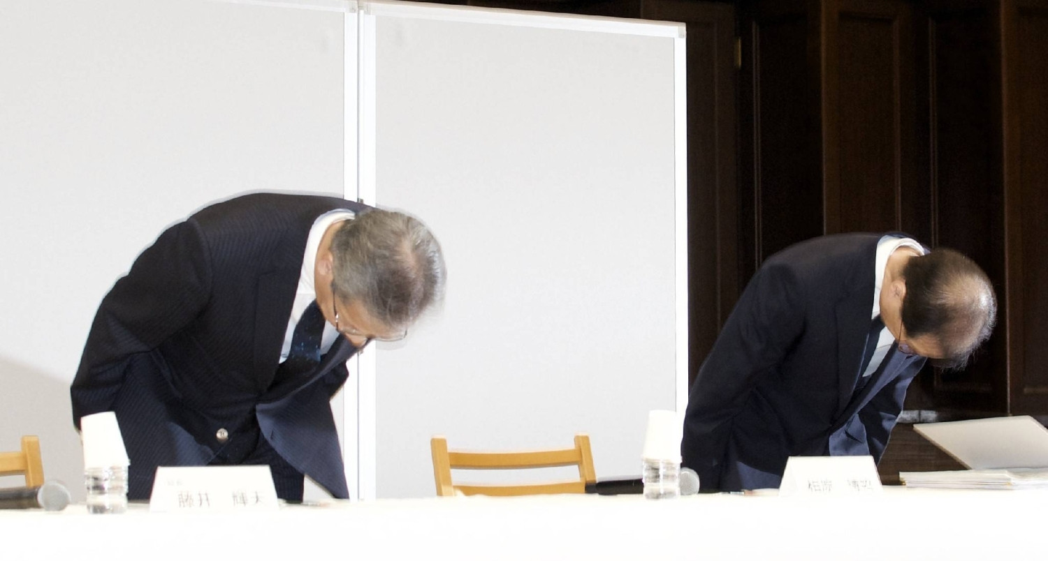 Sau loạt bê bối của giảng viên, hiệu trưởng ĐH danh tiếng châu Á cúi đầu xin lỗi