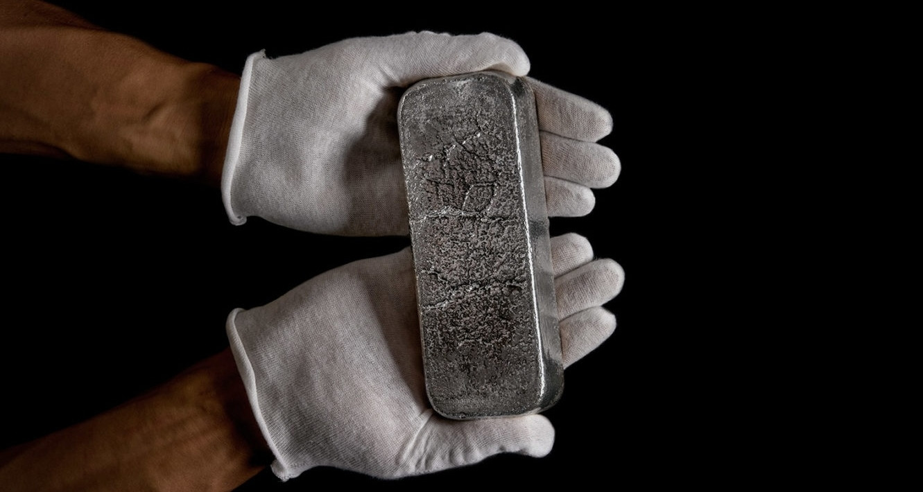 Sự nguy hiểm của tâm lý "sợ bỏ lỡ" khi giá bạc tăng cấp số nhân