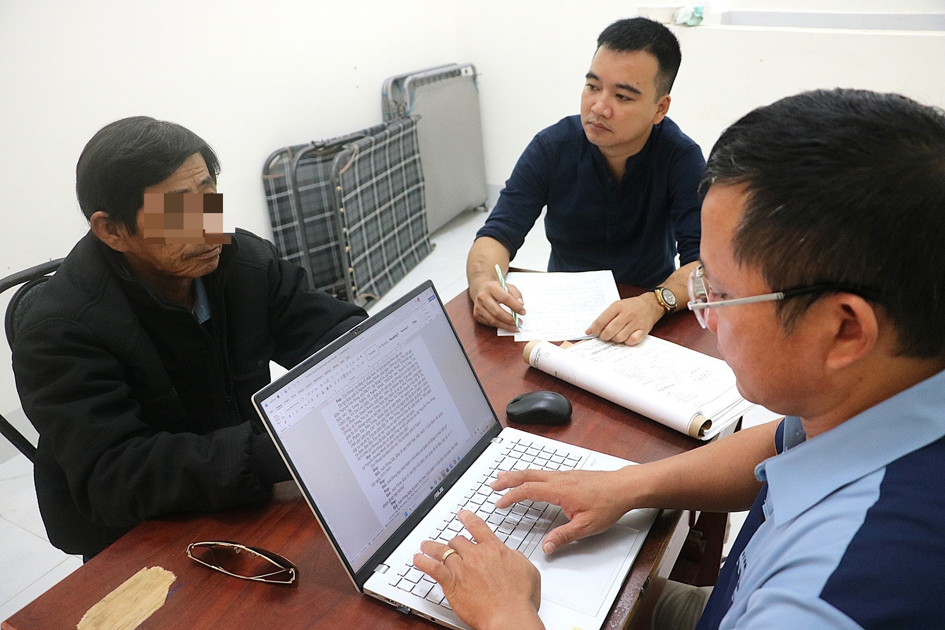 Trốn trại suốt 36 năm, Nguyễn Văn Hùng ngỡ ngàng khi trinh sát đến tận nhà bắt