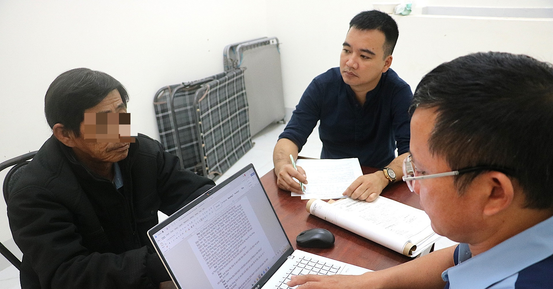 Trốn trại suốt 36 năm, Nguyễn Văn Hùng ngỡ ngàng khi trinh sát đến tận nhà bắt