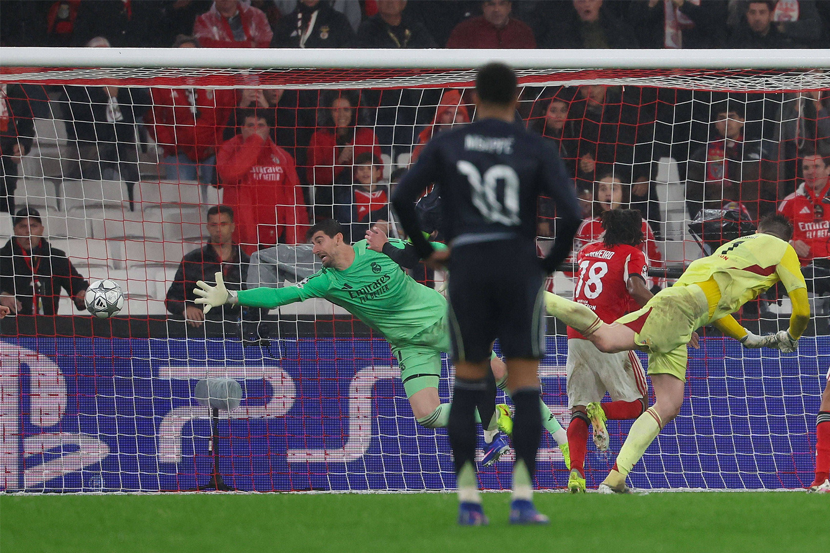 Benfica Real Madrid Cup C1.jpg