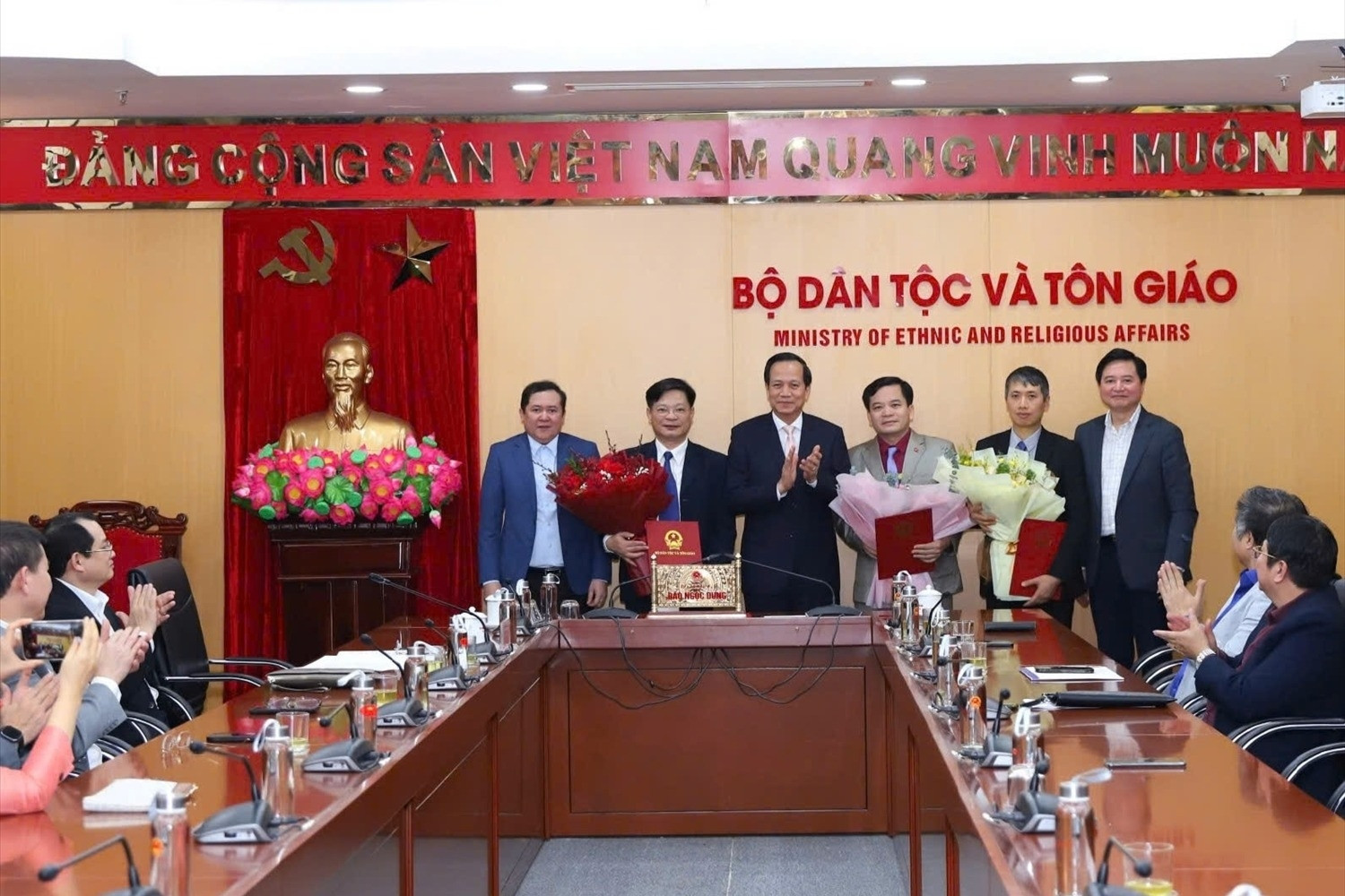 Bộ Dân tộc và Tôn giáo công bố các quyết định về công tác cán bộ