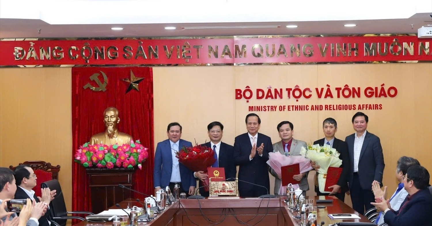 Bộ Dân tộc và Tôn giáo công bố các quyết định về công tác cán bộ