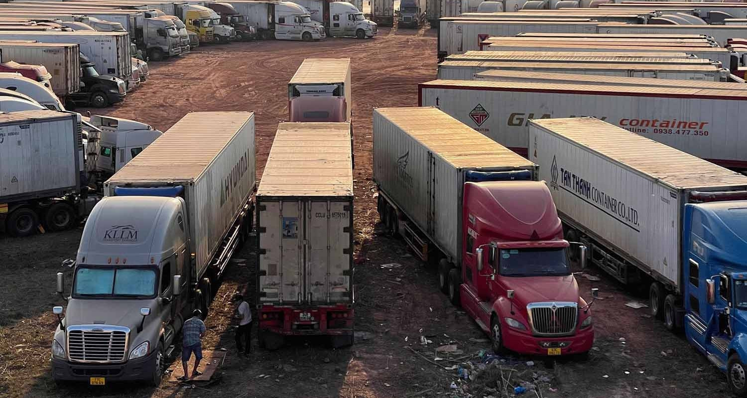 Bộ Nông nghiệp và Môi trường lên tiếng việc 300.000 tấn hàng ùn tắc ở cửa khẩu