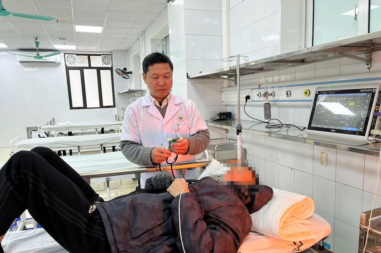 Cấp cứu do tụ máu não chỉ từ dấu hiệu nhiều người bỏ qua