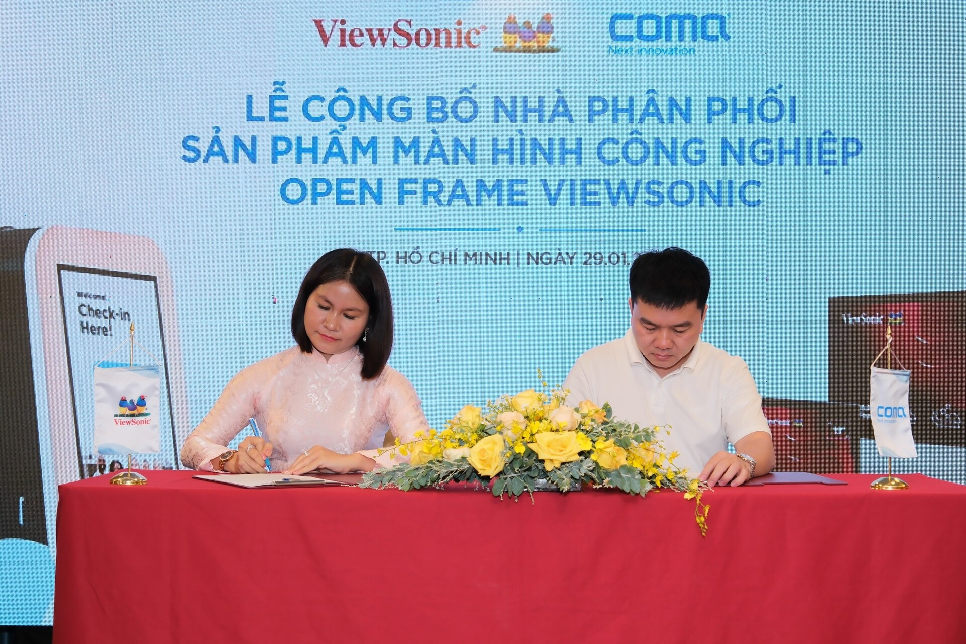 ComQ chính thức hợp tác phân phối màn hình công nghiệp ViewSonic tại Việt Nam