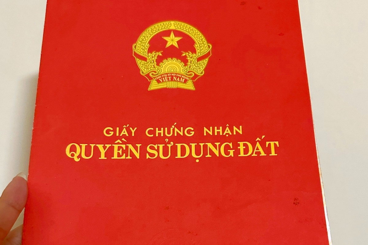 Hùn tiền mua đất với em vợ, trầy trật đòi đứng tên chung sổ đỏ