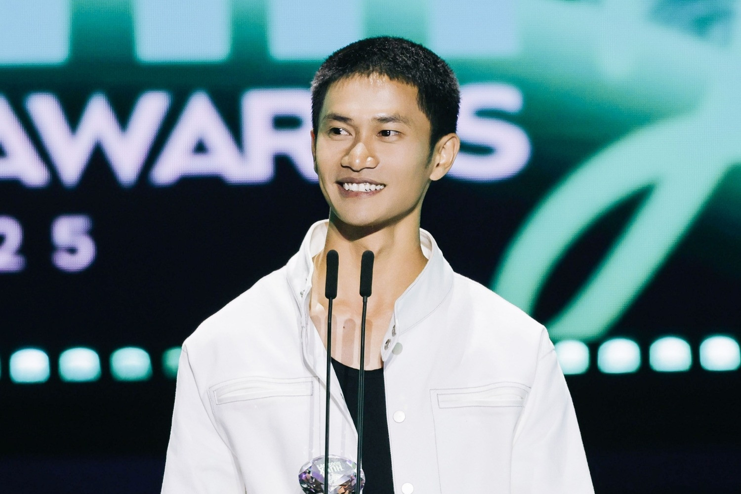 Làn sóng xanh 2025: Cả đêm toàn thấy Nguyễn Hùng lên nhận giải và chút tiếc nuối...