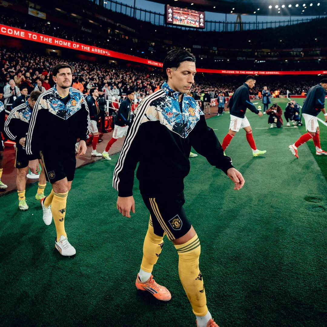 lisandro martinez x.jpg