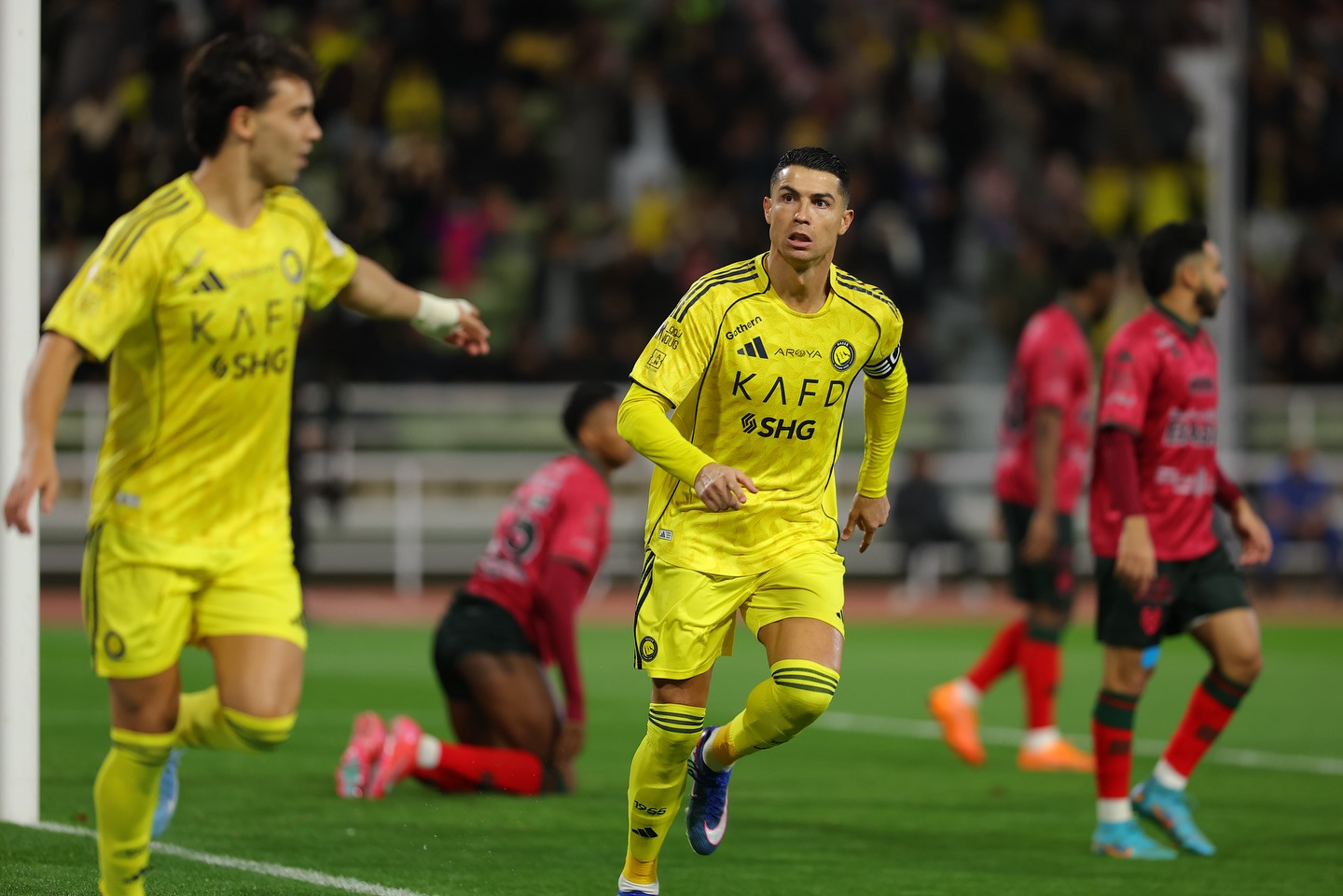 https://static-images.vnncdn.net/vps_images_publish/000001/000003/2026/1/31/ronaldo-al-nassr-4-97.jpg