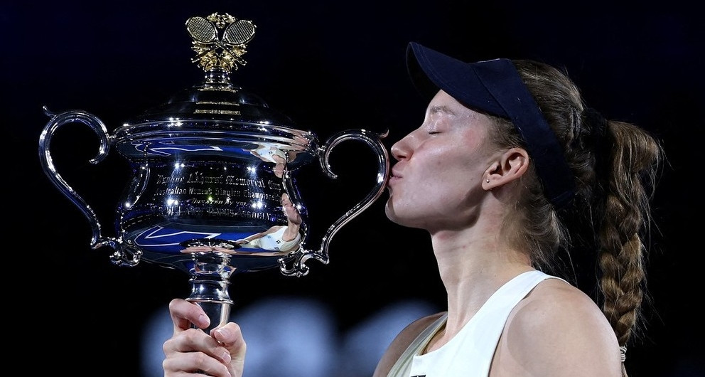 Rybakina phục hận Sabalenka, lần đầu vô địch Australian Open