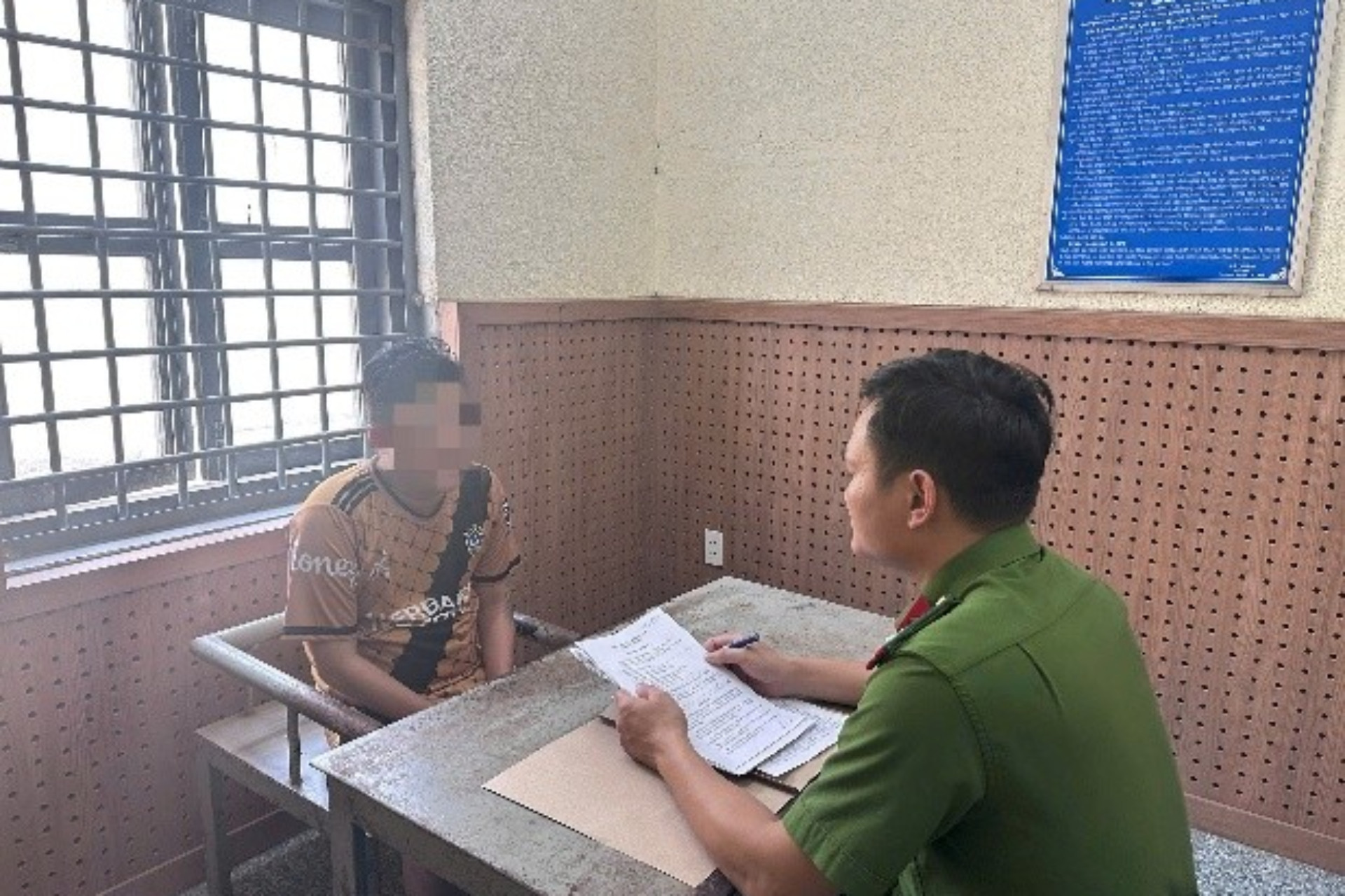 tam giu hinh su (1).jpg