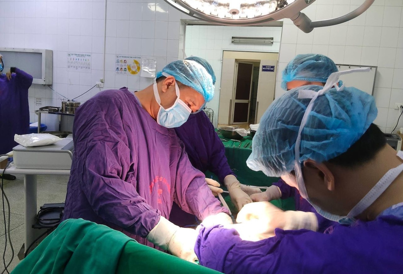 Thủng ruột vì thói quen rất nhiều người Việt mắc