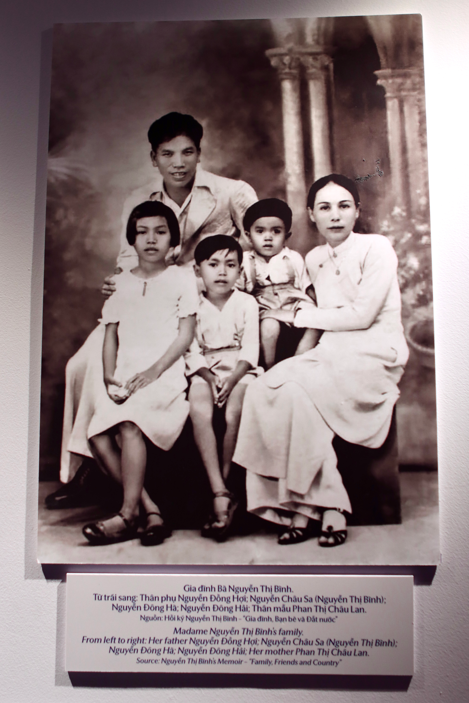 Triển lãm Bà Nguyễn Thị Bình