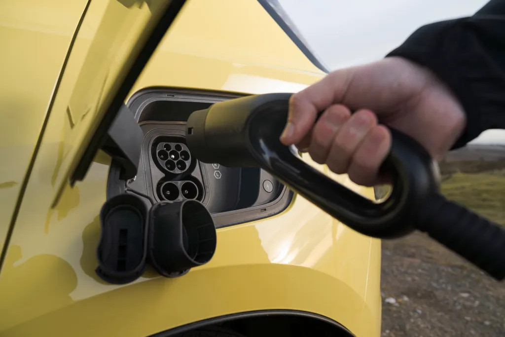 volvo ex30 charge.webp