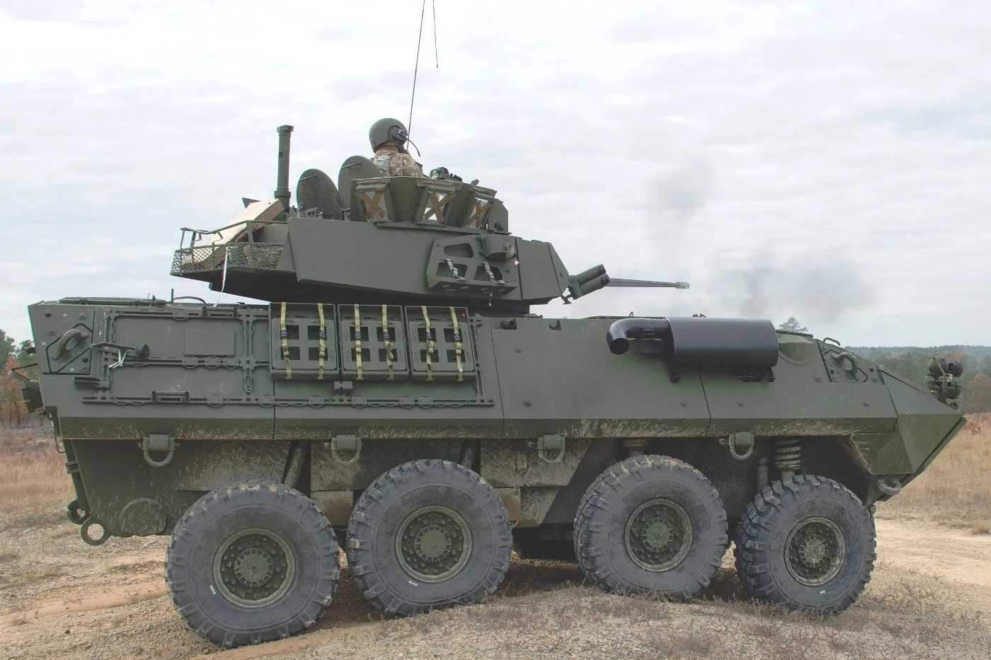 Xe bọc thép LAV-25 vs BTR-22: ‘Mèo nào cắn mỉu nào’?