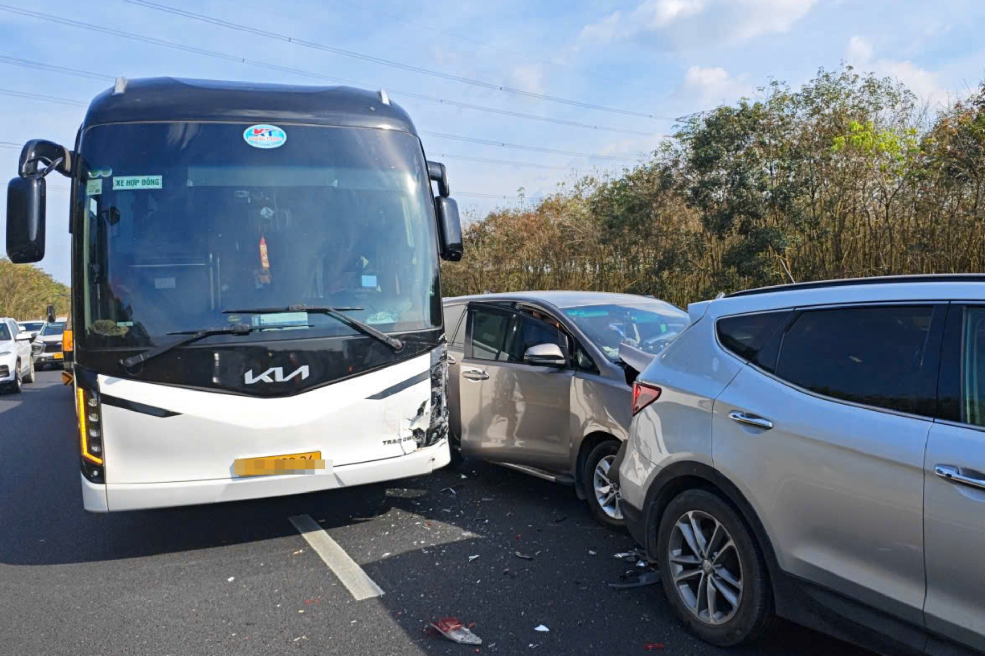 7 ô tô tông liên hoàn trên cao tốc Phan Thiết – Dầu Giây, ùn tắc kéo dài 6km