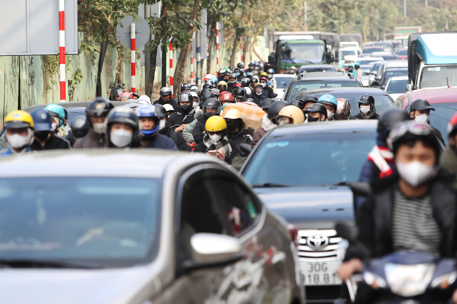 Kết thúc kỳ nghỉ Tết Dương lịch, người dân ùn ùn trở về Hà Nội