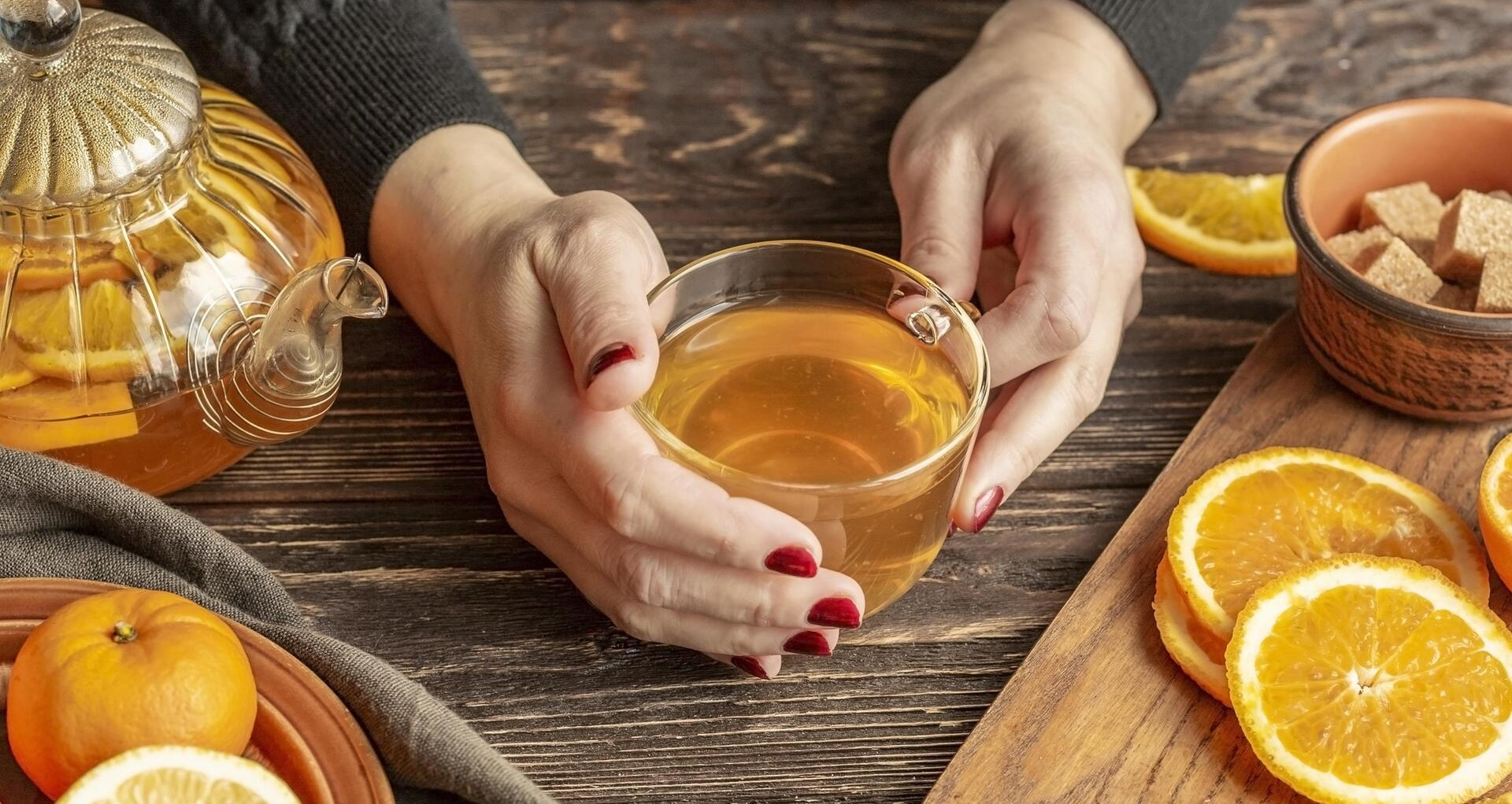 Hành động nhỏ trong buổi họp lớp hé lộ mối quan hệ 'bí mật' của chồng