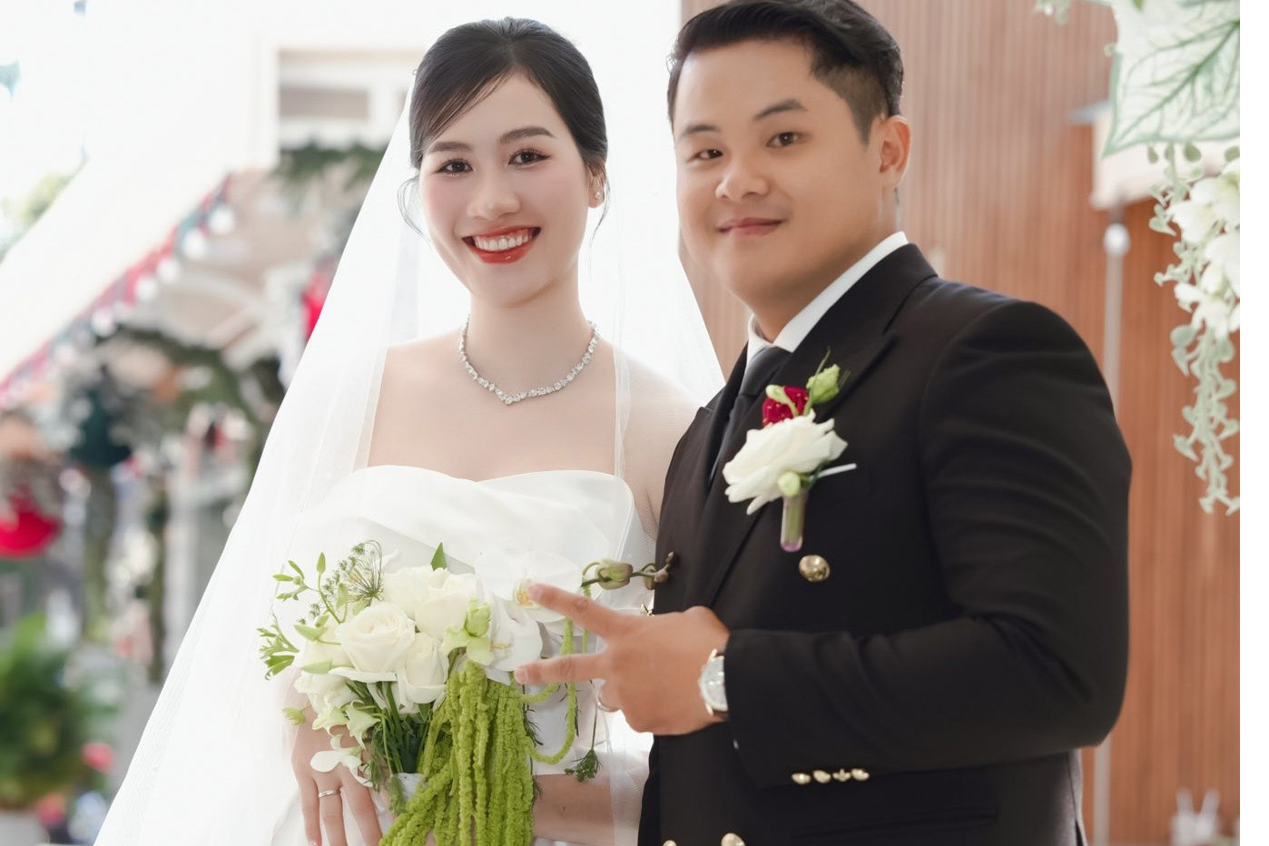 Đồng đội Bích Tuyền đẹp lung linh trong ngày cưới