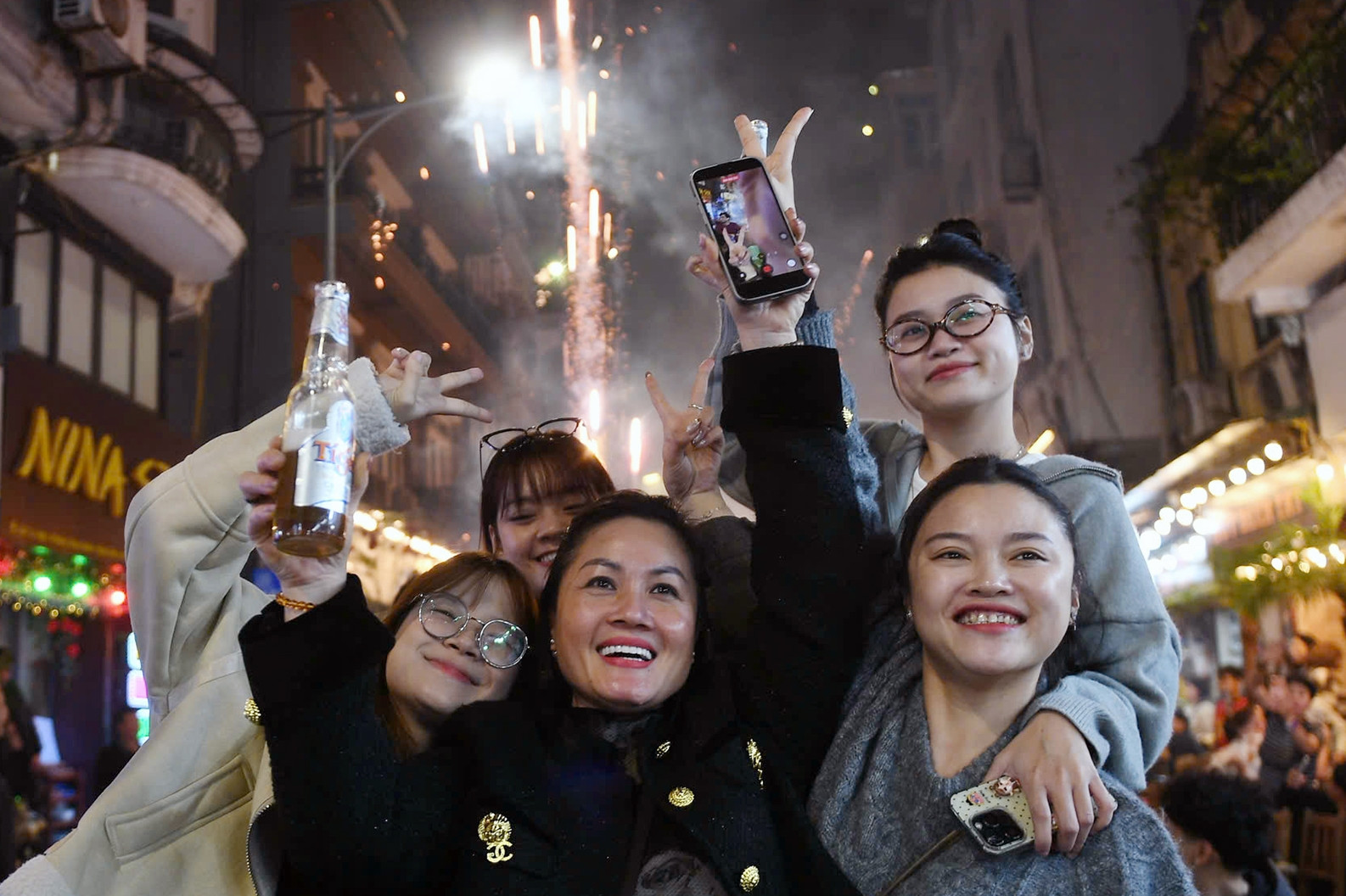 Hà Nội đón lượng khách 'đông chưa từng thấy' dịp tết Dương lịch 2026