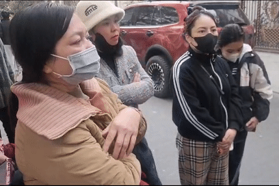 Hàng chục người tập trung trước biệt thự của Hoàng Hường ở Hà Nội để đòi lương