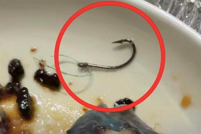 Khách phát hiện lưỡi câu trong đồ ăn, nhà hàng miễn hóa đơn hơn 22 triệu đồng