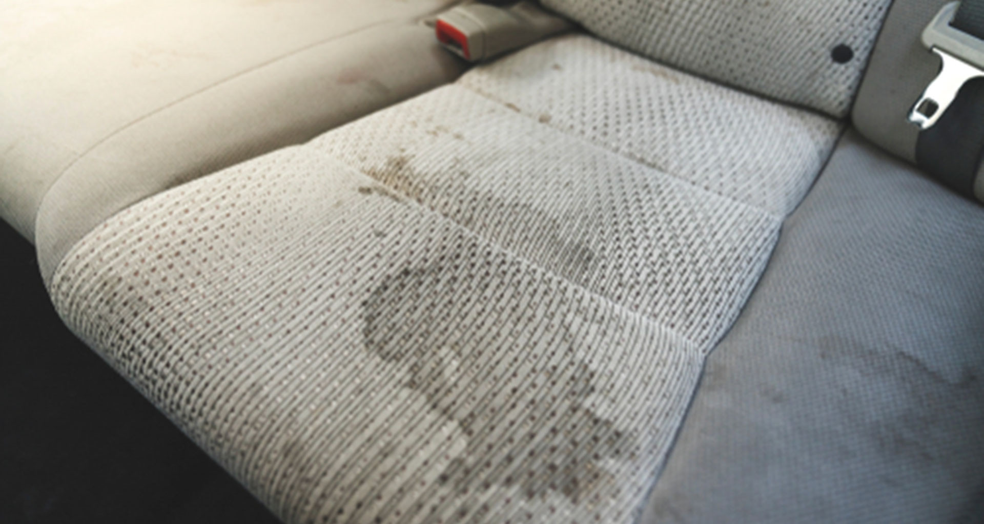 Mẹo tẩy sạch vết dầu mỡ trên ghế ô tô đơn giản, hiệu quả tại nhà