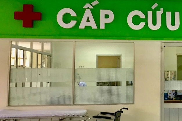 Người đàn ông phải đi cấp cứu khi đang phát biểu tại đám cưới cháu