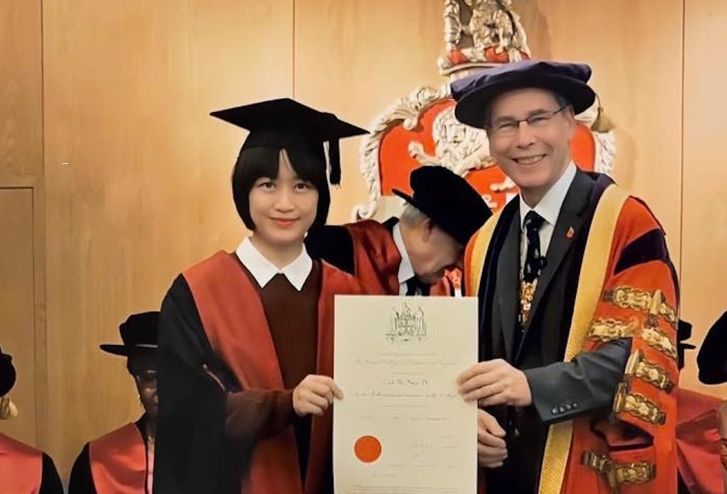 Thử thách của nữ bác sĩ Việt là thành viên Hiệp hội Phẫu thuật Hoàng gia Anh