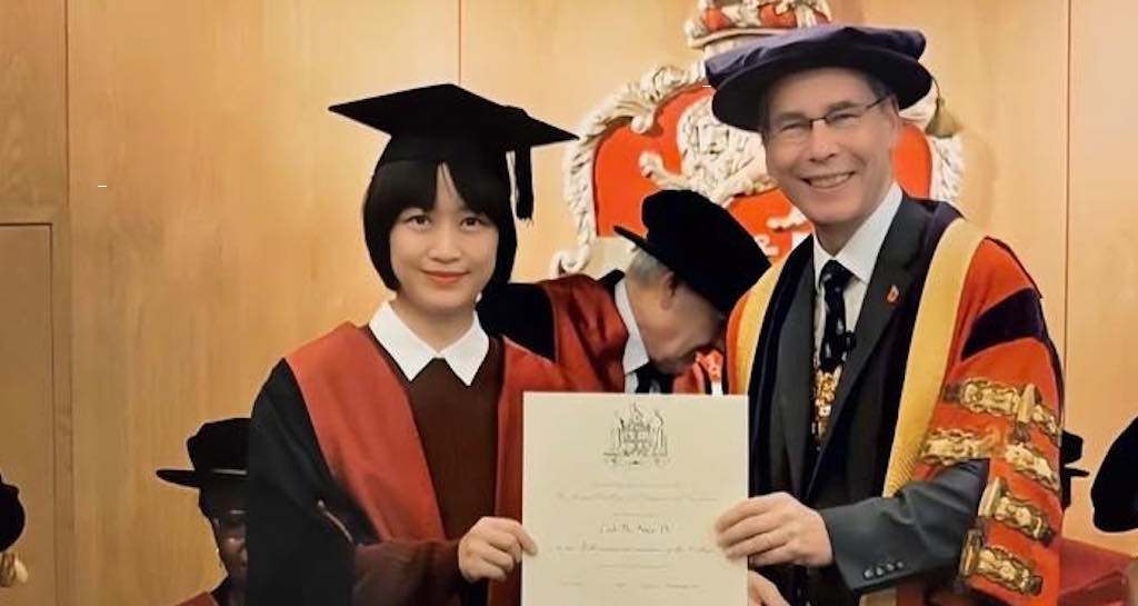 Thử thách của nữ bác sĩ Việt là thành viên Hiệp hội Phẫu thuật Hoàng gia Anh