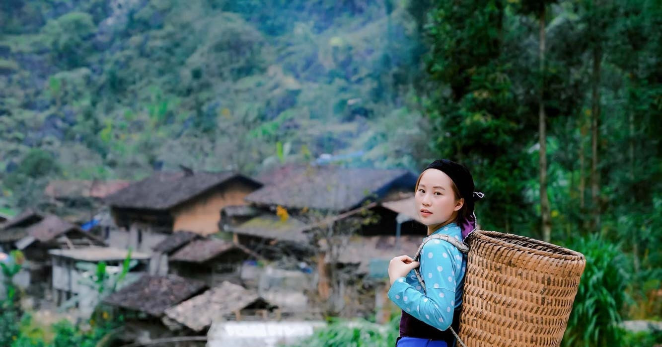 Vàng Thị Dế - Cô gái mang vải lanh truyền thống của người Mông ra thế giới