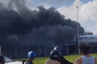 Cửa hàng vật liệu xây dựng ở Đà Nẵng bốc cháy dữ dội