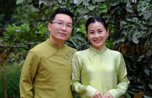 Đạo diễn nổi tiếng biết ơn MC Lại Văn Sâm và nhờ VTV lấy được vợ đẹp kém 2 tuổi