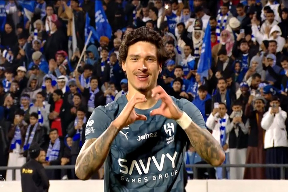 Darwin Nunez giúp Al Hilal chiếm ngôi đầu của Al Nassr và Ronaldo