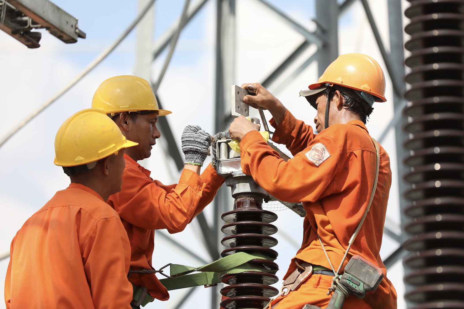 GDP tăng 8,02%, sản lượng điện chỉ tăng 4,9%: Cục Thống kê và chuyên gia giải thích