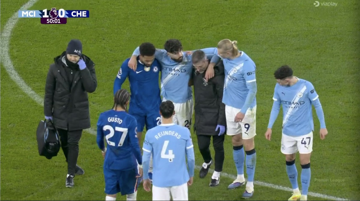 Gvardiol the touchline.jpg