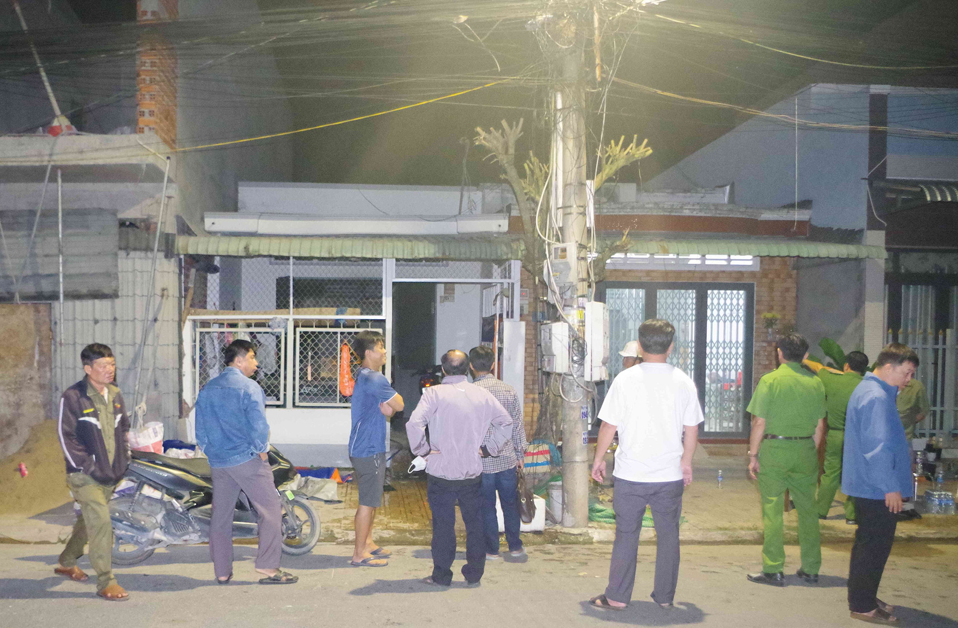 Hiện trường vụ cháy khiến 02 người tử vong tại số 51, đường Nguyễn Văn Lộc, Khu phố 1, phường Mỹ Phước Tây (2).jpg