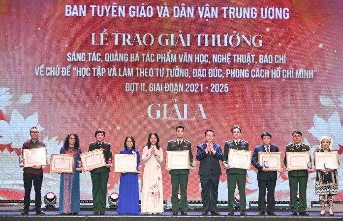 Khuyến khích sáng tác tác phẩm văn học chống diễn biến hòa bình