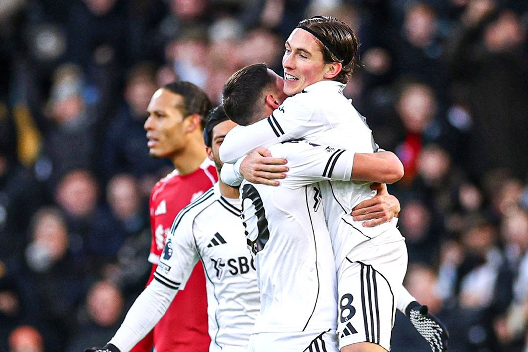 Liverpool đánh rơi chiến thắng phút bù giờ