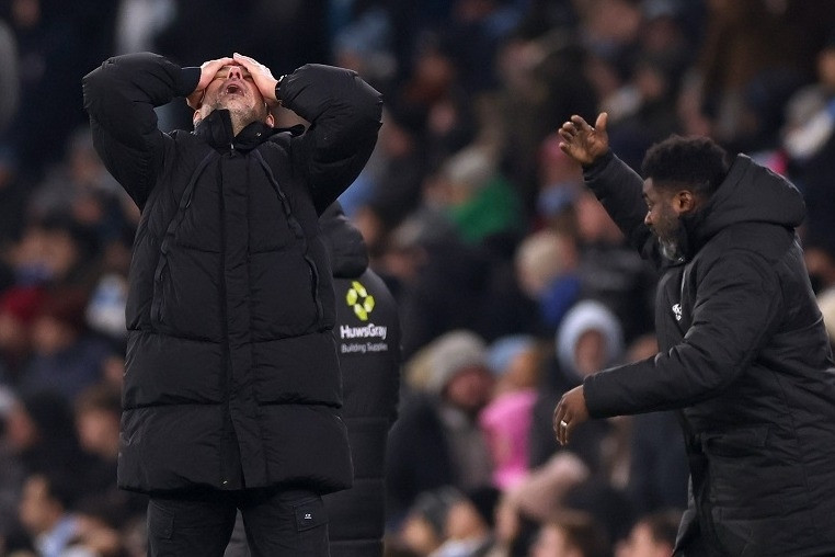 Man City hòa tai hại Chelsea, Pep nhận thêm đòn giáng choáng váng
