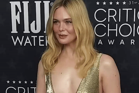 Mỹ nhân triệu người mê lại khiến fan nín thở vì chiếc váy quá sexy