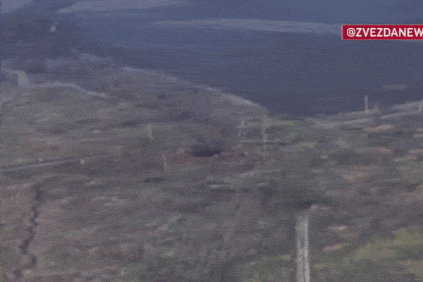 Video xe tăng T-80BVM Nga đánh sập cứ điểm của Ukraine gần Pokrovsk