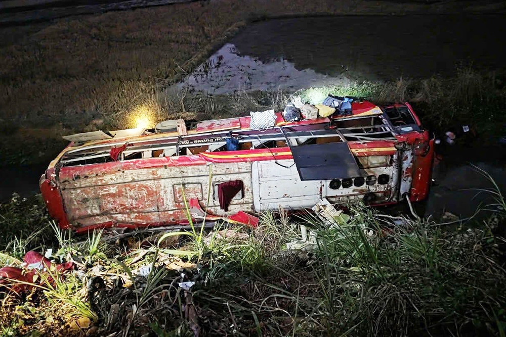 Vụ lật xe khách chở 22 người: Danh tính và lời khai của tài xế