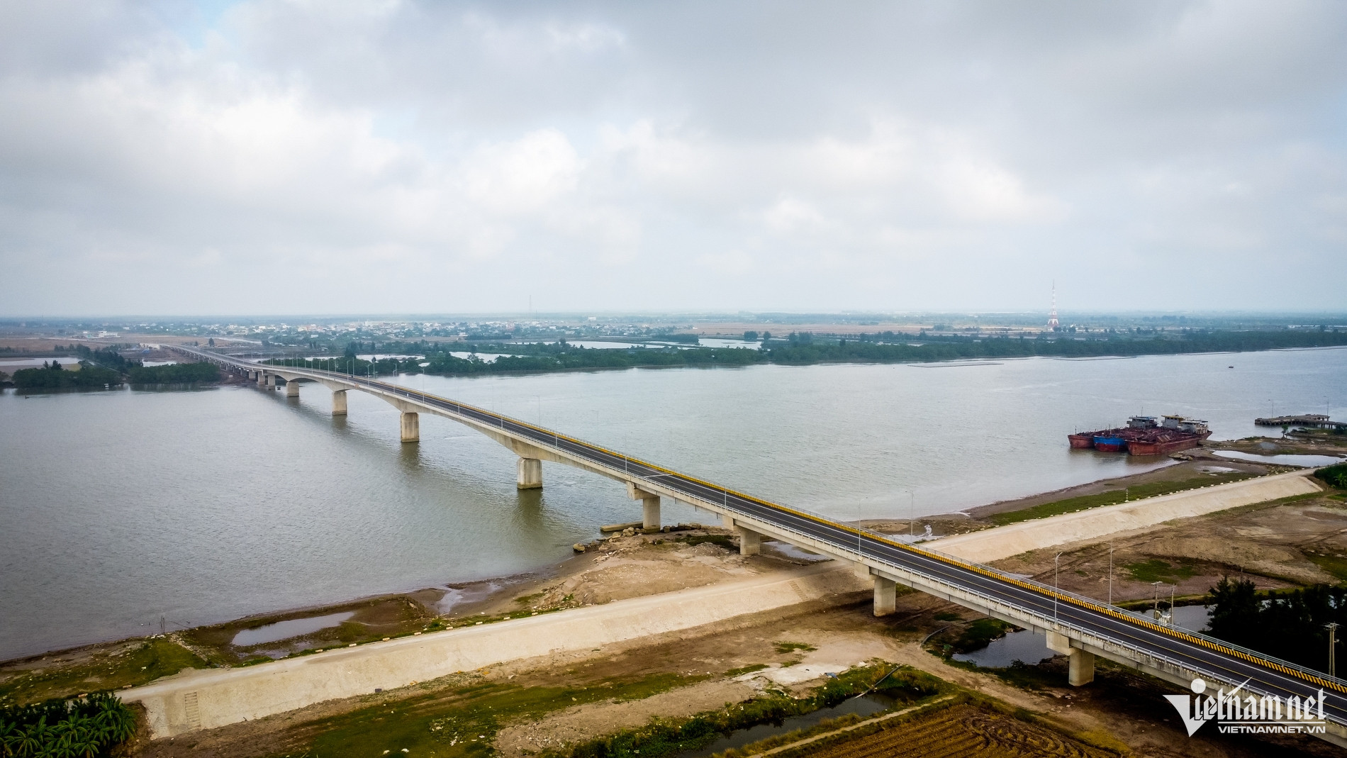 W-Cầu sông hồng_2.jpg