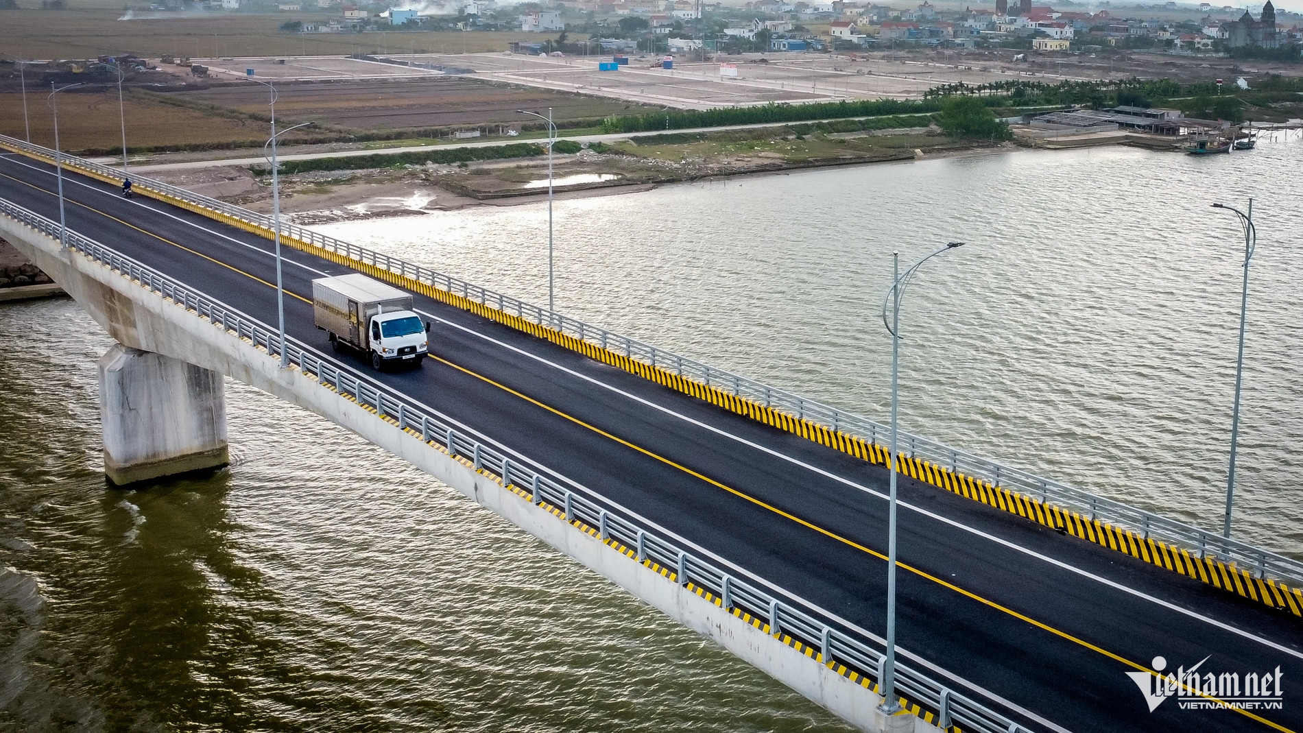 W-Cầu sông hồng_5.jpg